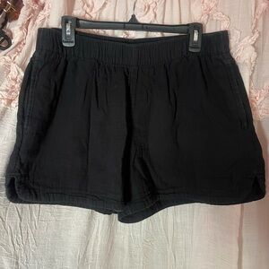 Old Navy women’s black cotton shorts. Size Large